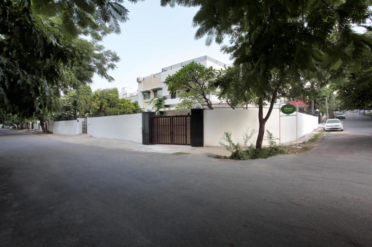 Bed and breakfast Mimosa Udaipur Extérieur photo
