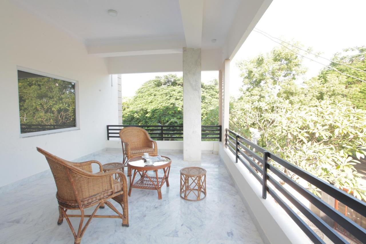 Bed and breakfast Mimosa Udaipur Extérieur photo
